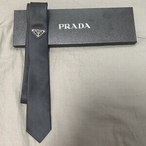 Prada silk tie in black